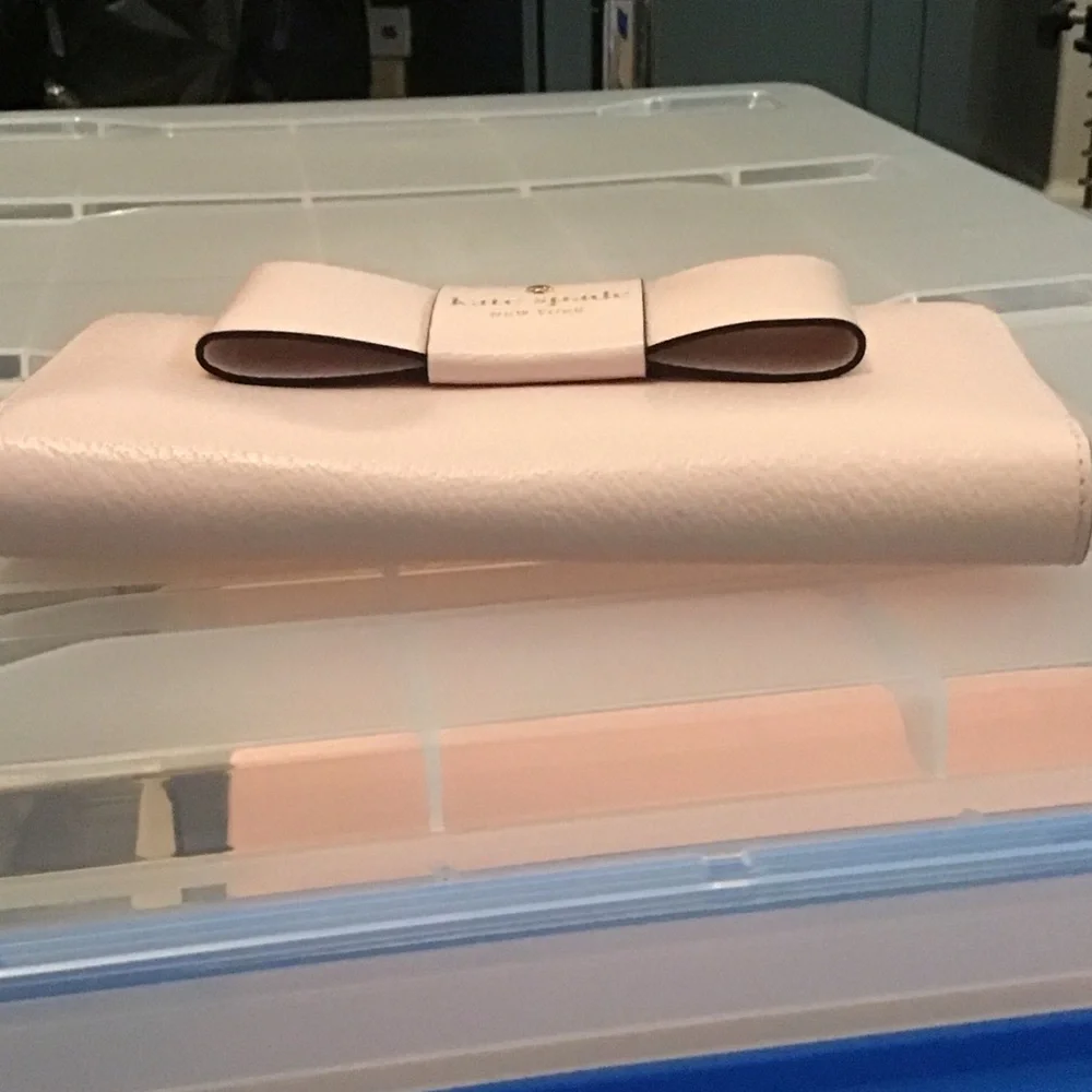 Kate Spade Blush Bow Wallet - Picture 5 of 12